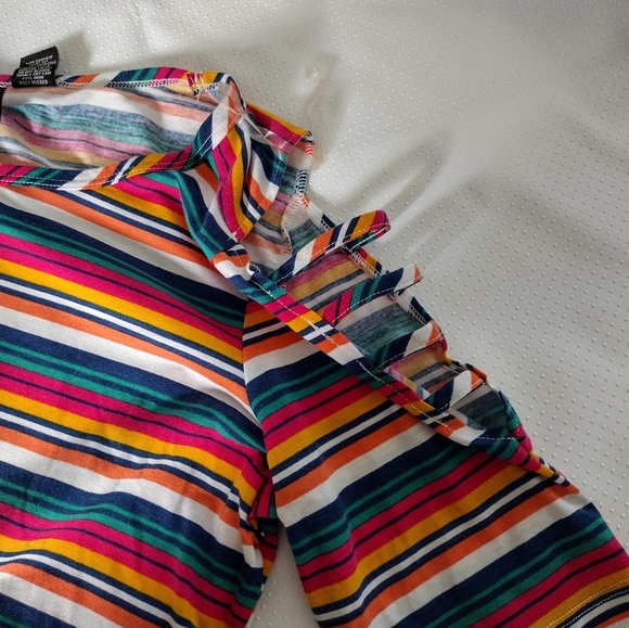 KRISTIN NICOLE cold shoulder shirt (Large) - Picture 3 of 4